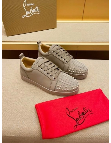 Discount Christian Louboutin Louis Junior Spikes Low-top Sneakers Leather Saharienne Outlet