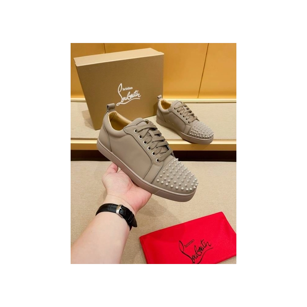 Discount Christian Louboutin Louis Junior Spikes Low-top Sneakers Leather Saharienne Outlet