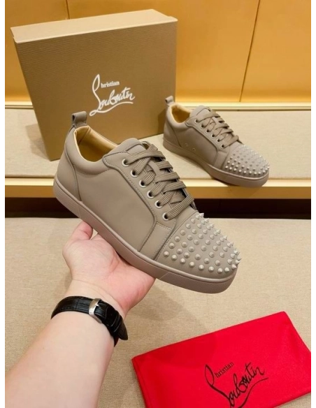 Discount Christian Louboutin Louis Junior Spikes Low-top Sneakers Leather Saharienne Outlet