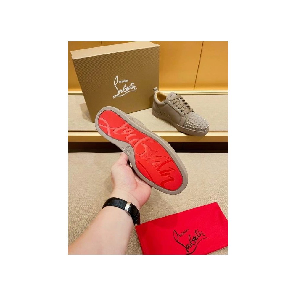 Discount Christian Louboutin Louis Junior Spikes Low-top Sneakers Leather Saharienne Outlet