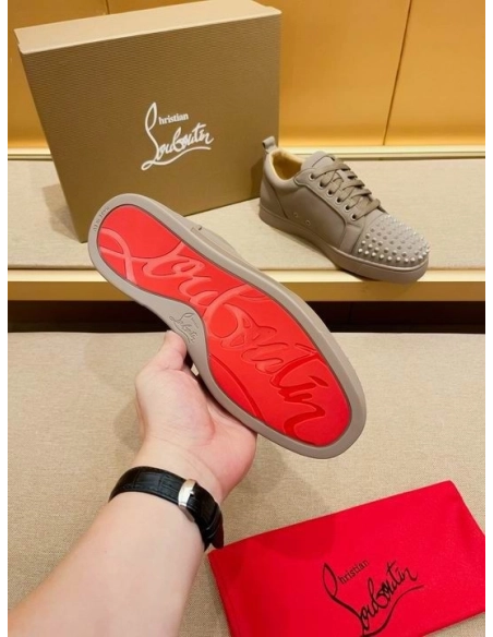 Discount Christian Louboutin Louis Junior Spikes Low-top Sneakers Leather Saharienne Outlet