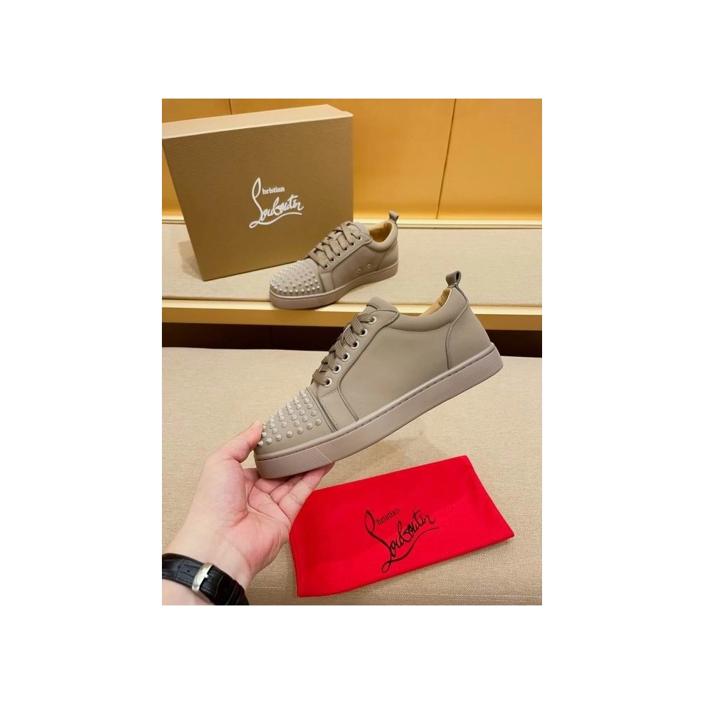 Discount Christian Louboutin Louis Junior Spikes Low-top Sneakers Leather Saharienne Outlet