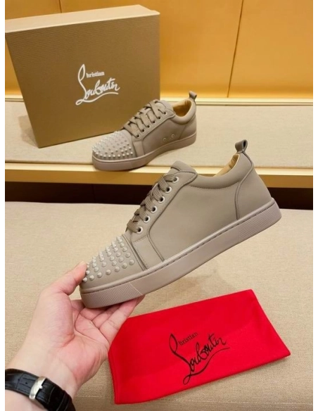 Discount Christian Louboutin Louis Junior Spikes Low-top Sneakers Leather Saharienne Outlet