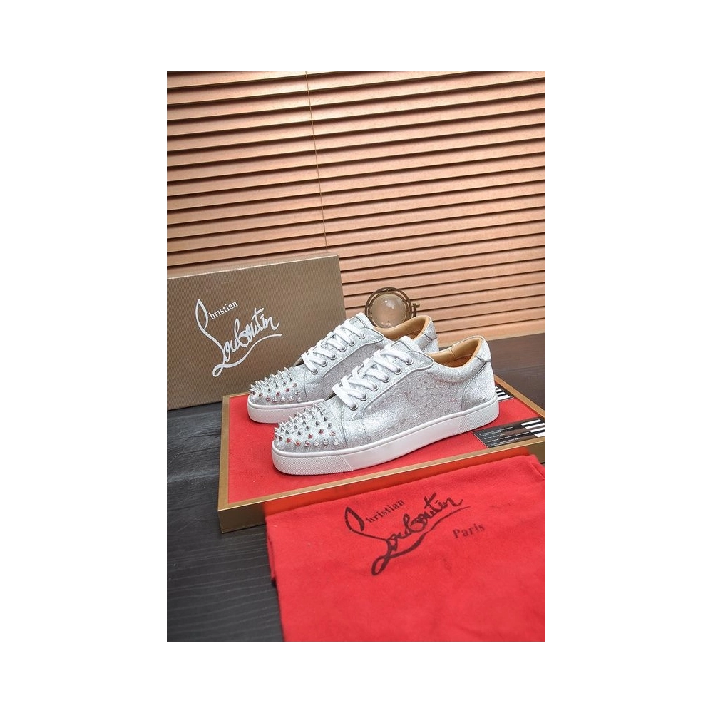 Discount Christian Louboutin Louis Junior Spikes Men Low-top Sneakers Glitter Fabric Silver Sale Online