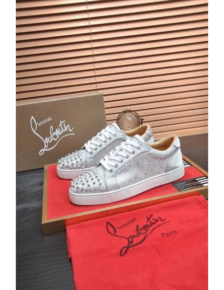 Discount Christian Louboutin Louis Junior Spikes Men Low-top Sneakers Glitter Fabric Silver Sale Online