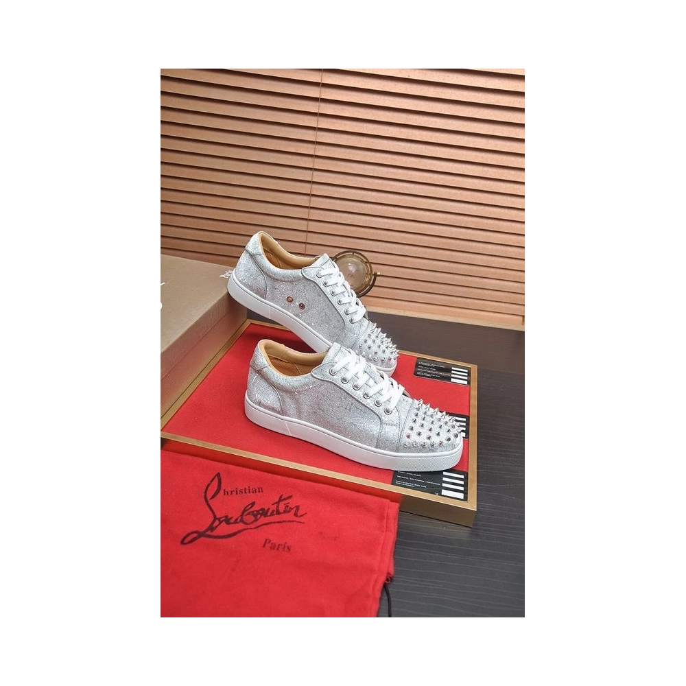 Discount Christian Louboutin Louis Junior Spikes Men Low-top Sneakers Glitter Fabric Silver Sale Online