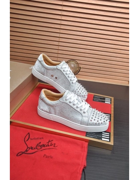 Discount Christian Louboutin Louis Junior Spikes Men Low-top Sneakers Glitter Fabric Silver Sale Online