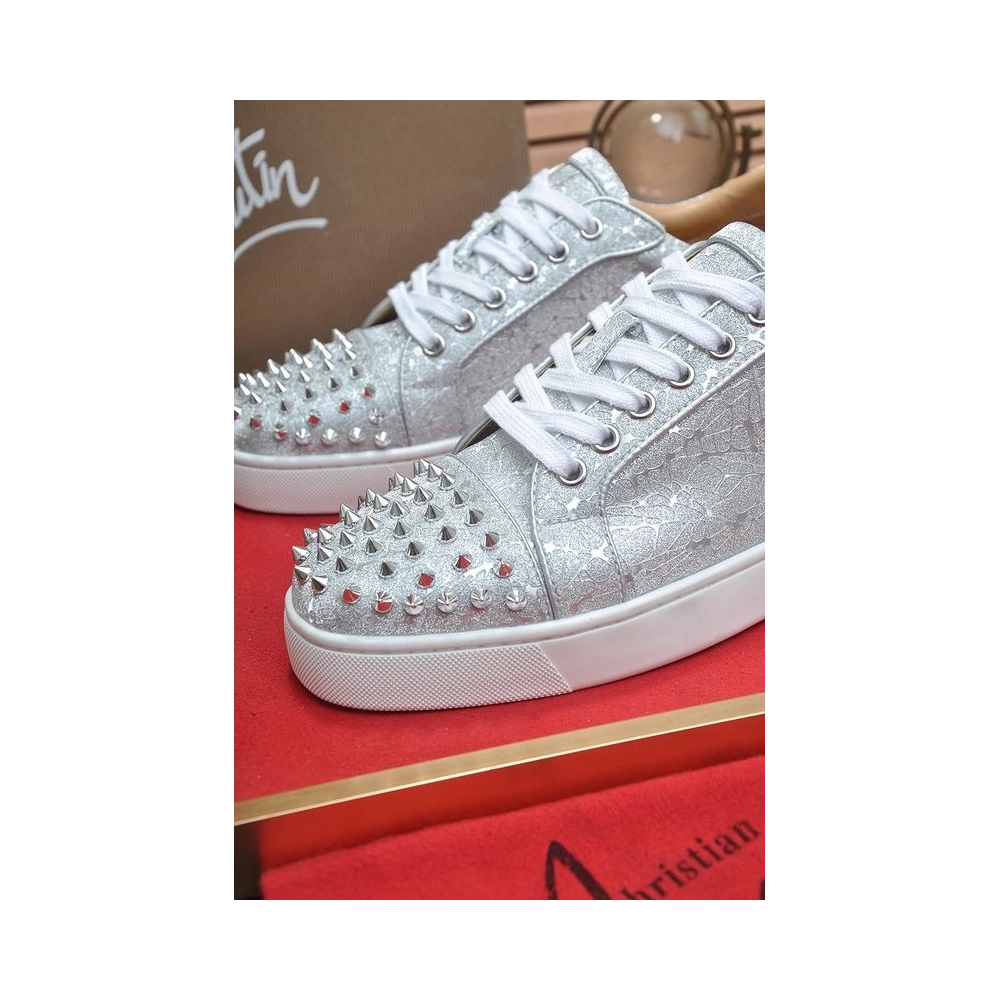 Discount Christian Louboutin Louis Junior Spikes Men Low-top Sneakers Glitter Fabric Silver Sale Online