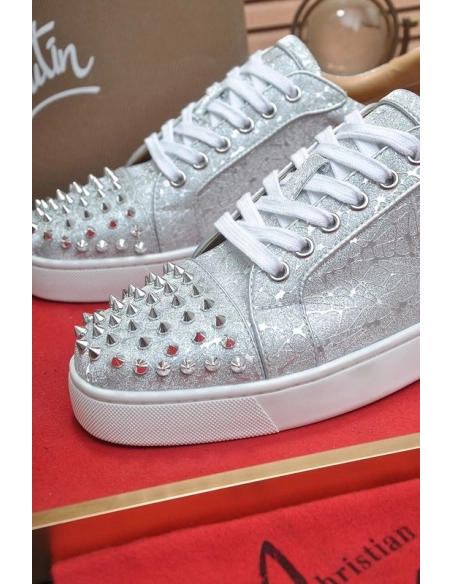Discount Christian Louboutin Louis Junior Spikes Men Low-top Sneakers Glitter Fabric Silver Sale Online