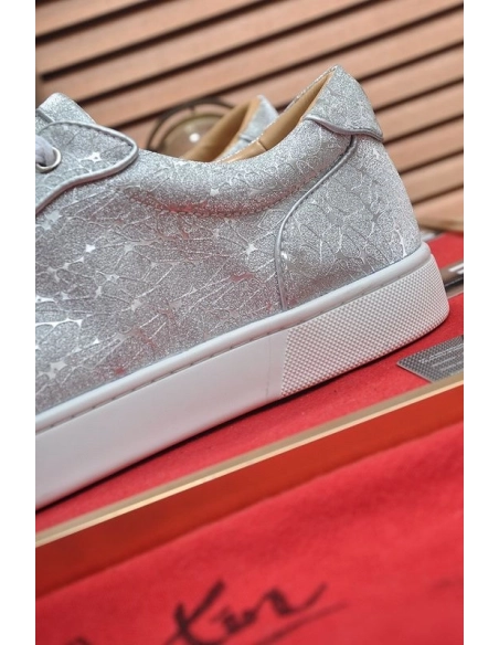 Discount Christian Louboutin Louis Junior Spikes Men Low-top Sneakers Glitter Fabric Silver Sale Online