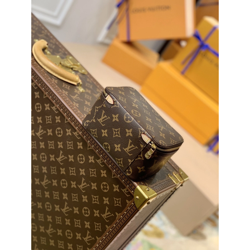 Louis Vuitton Bags M43688 17X8.5X9.5cm