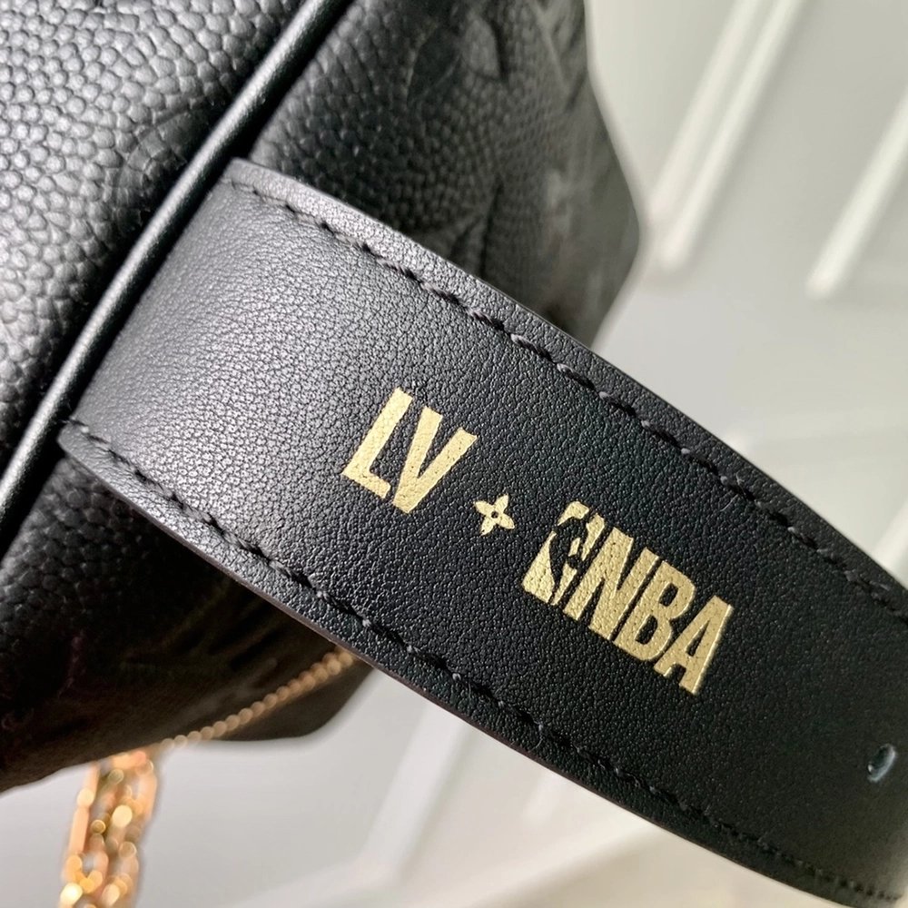 Louis Vuitton Bags M58515 15X24X15cm