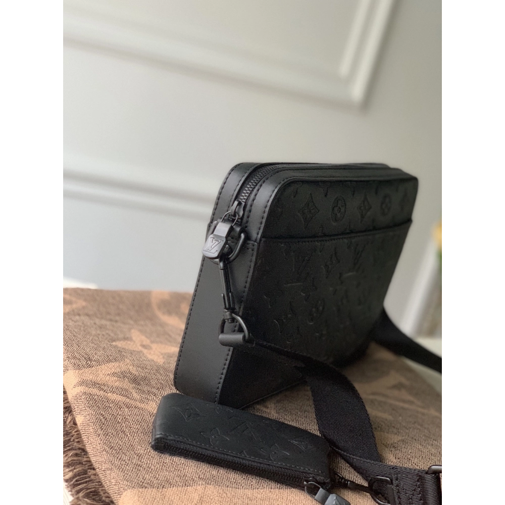 Louis Vuitton Bags M69827 27X4.5X18.5cm