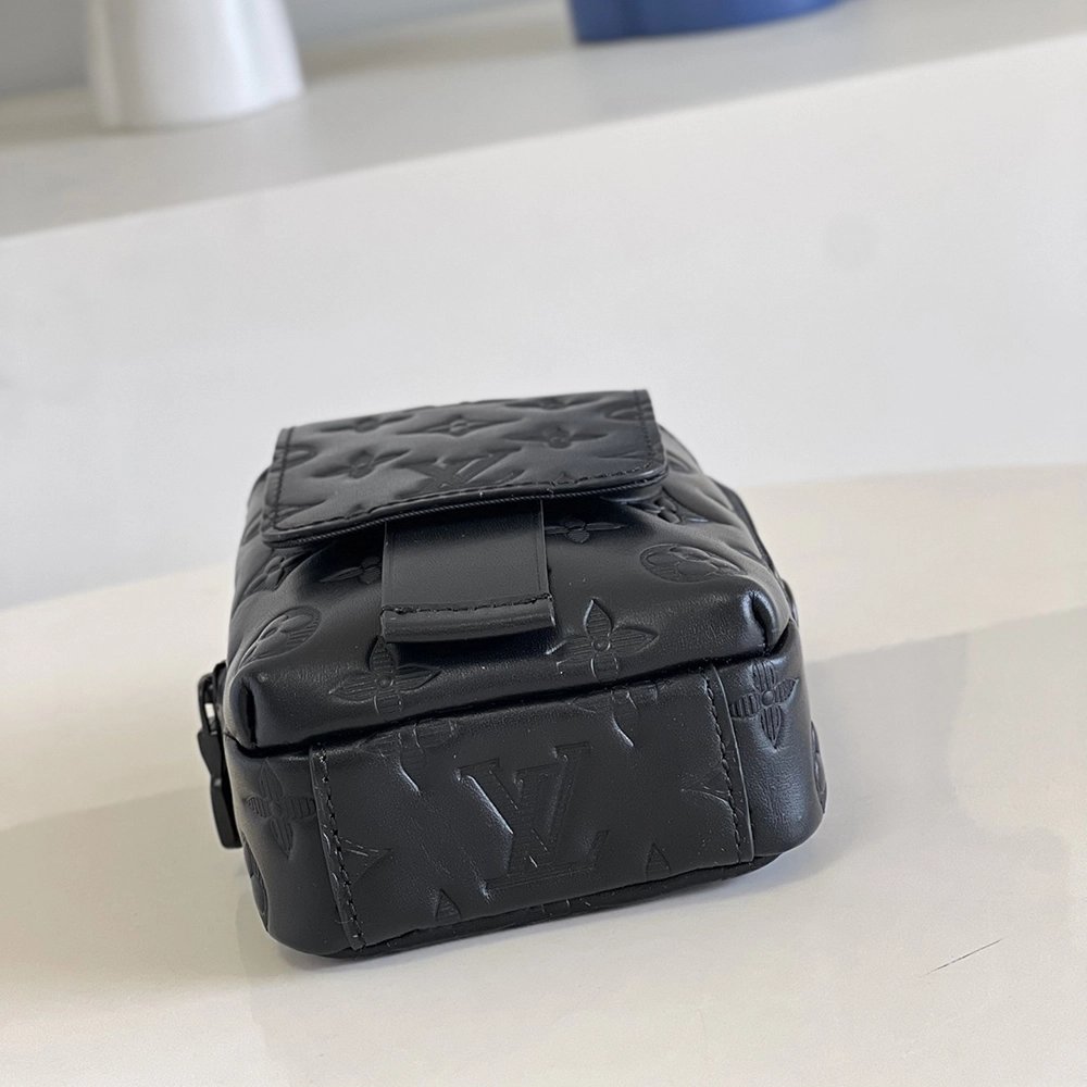 Louis Vuitton Bags M81005 11X18X8cm