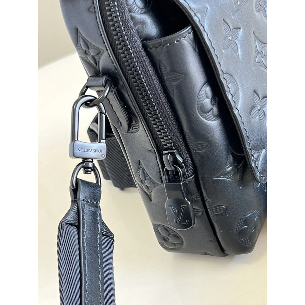 Louis Vuitton Bags M81005 11X18X8cm