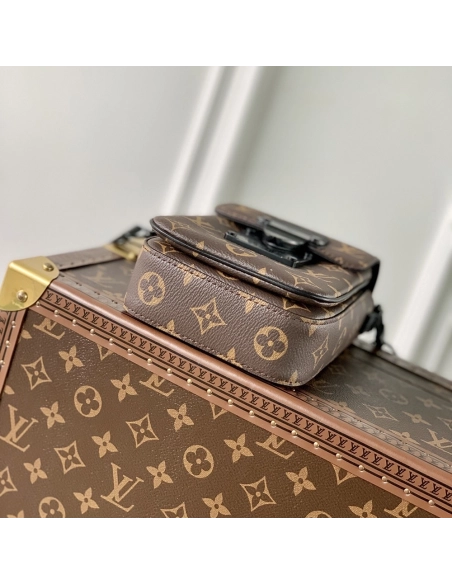 Louis Vuitton Bags M81522 12X19X7cm