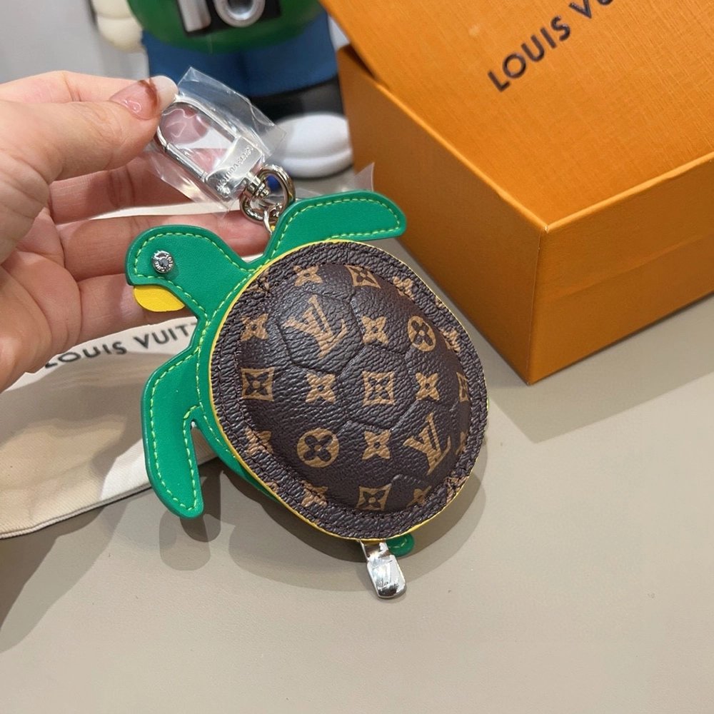 Louis Vuitton Turtle Pouch Bag Charm Brown M01471,Keychain