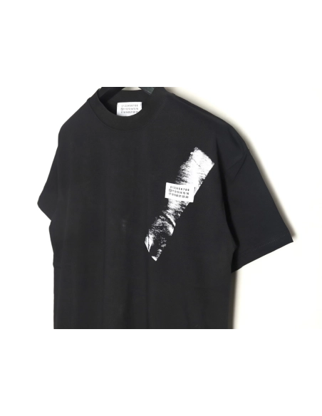 Maison Margiela Badge Print Short Sleeve TShirt,Maison Margiela T Shirt,Tshirt,Hiqh quality low price,free shipping