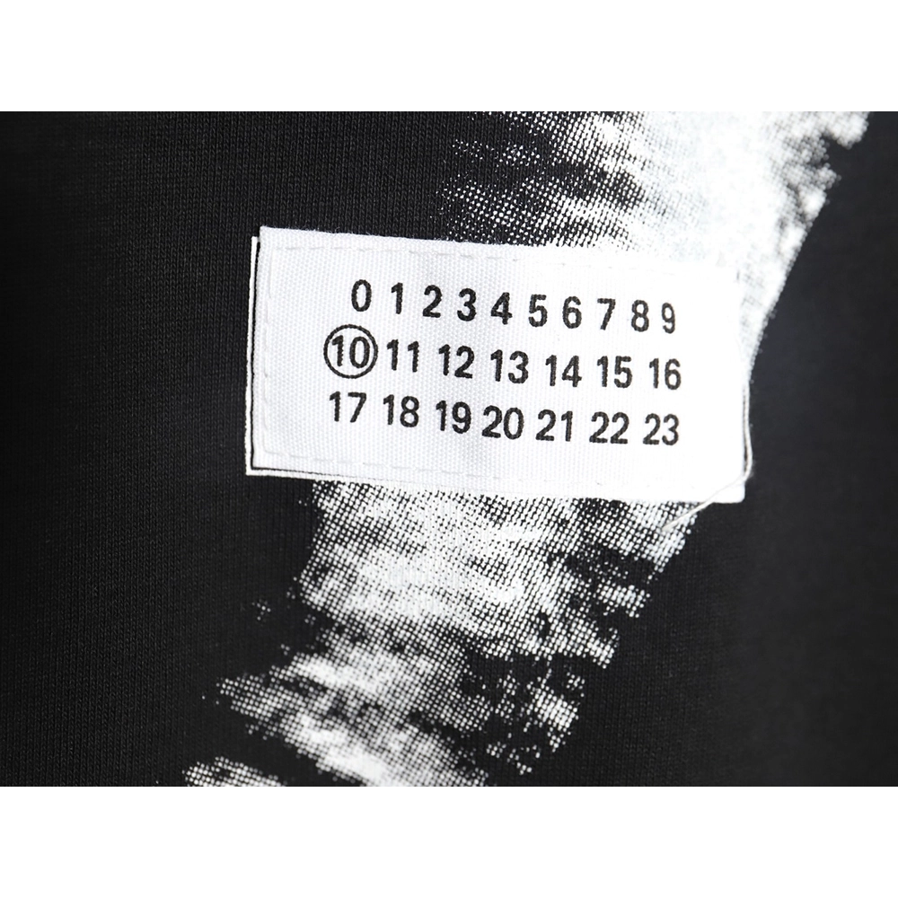 Maison Margiela Badge Print Short Sleeve TShirt,Maison Margiela T Shirt,Tshirt,Hiqh quality low price,free shipping