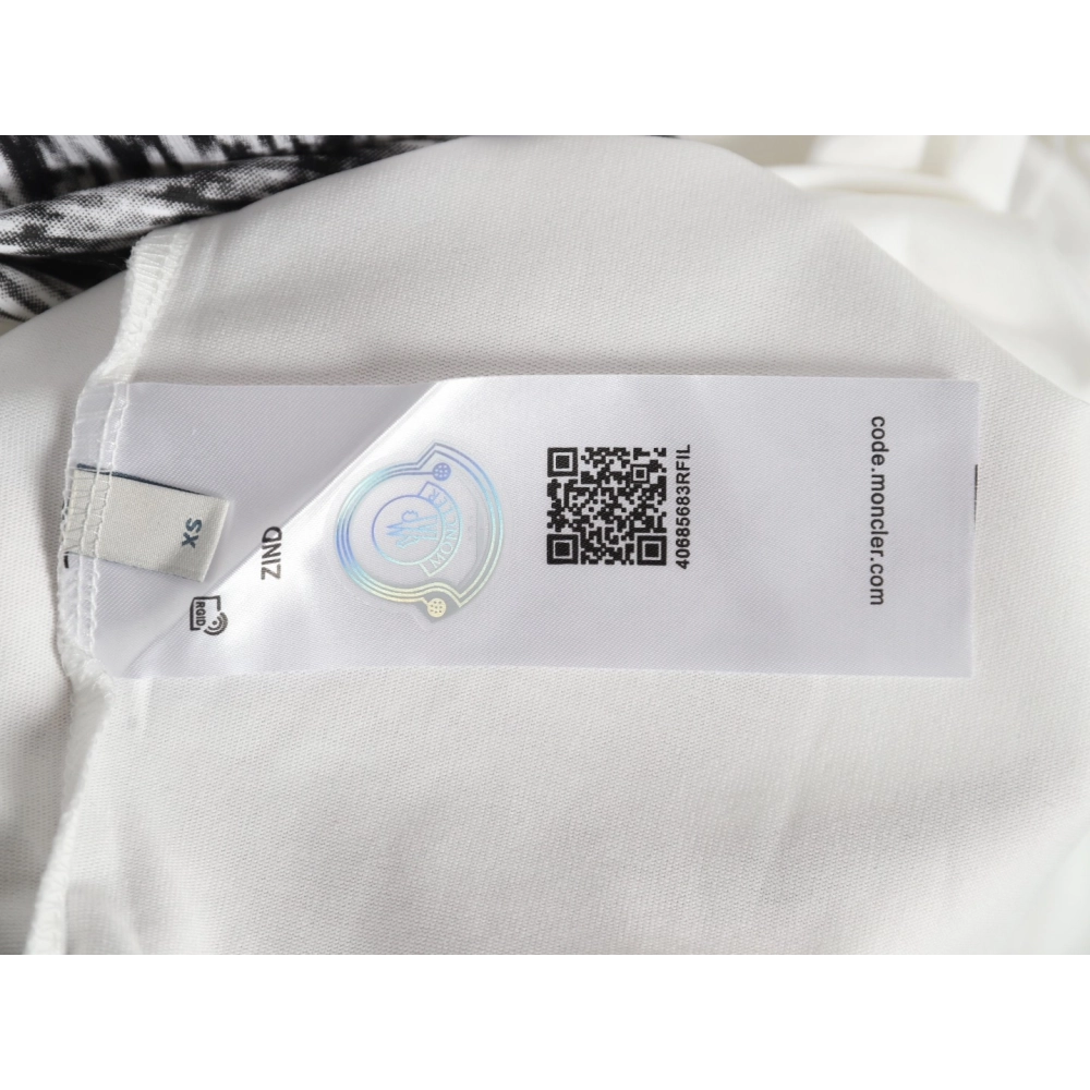 Moncler pixel blurred logo print short sleeves,Moncler