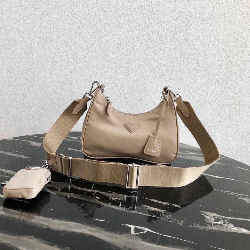 Prada Bags P83890 22X12X6cm