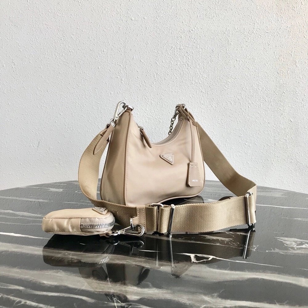 Prada Bags P83890 22X12X6cm