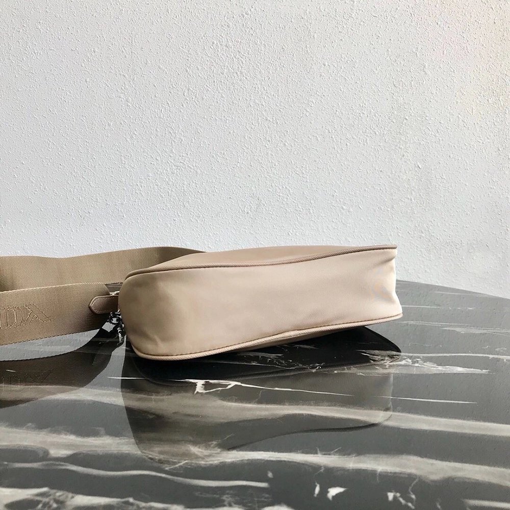 Prada Bags P83890 22X12X6cm