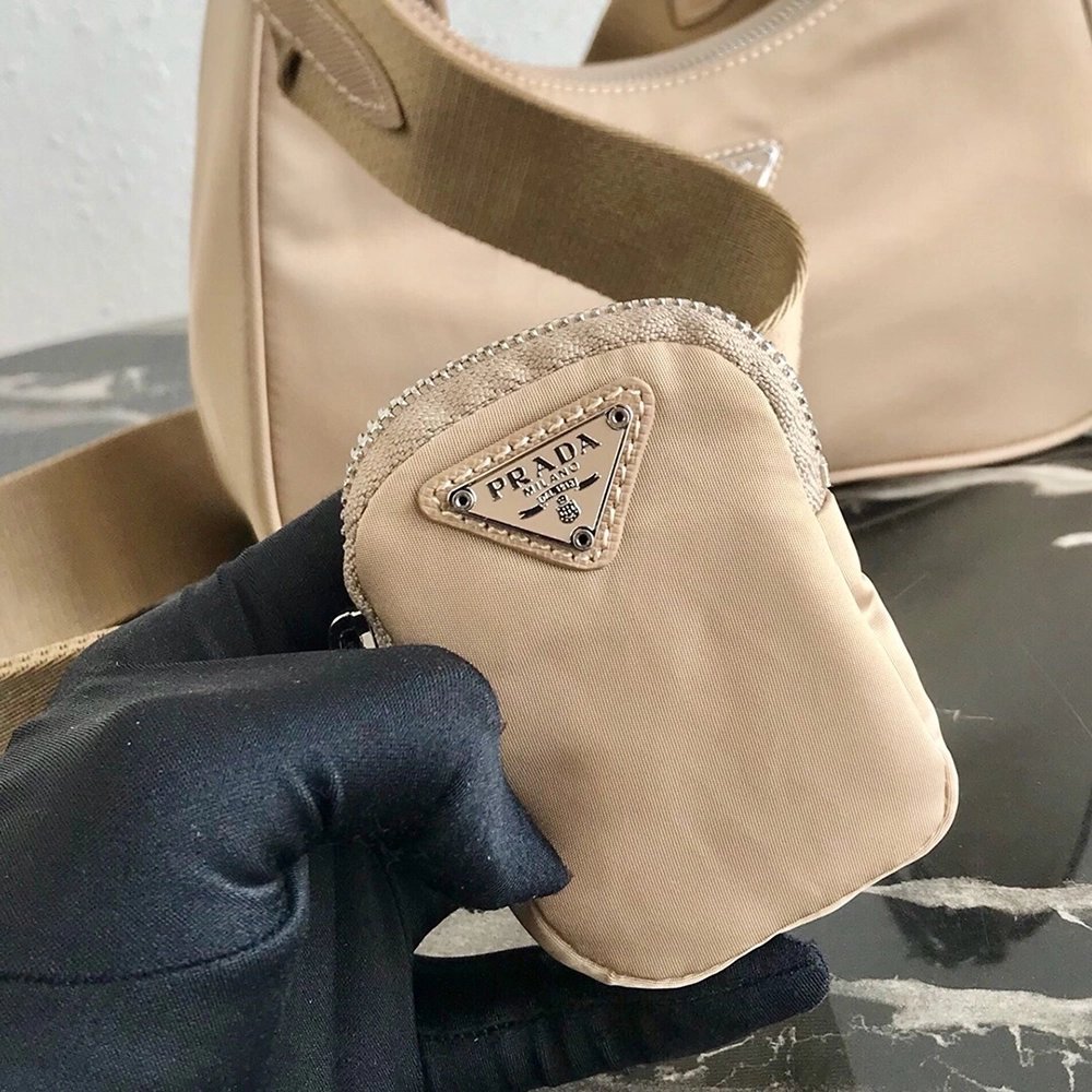 Prada Bags P83890 22X12X6cm