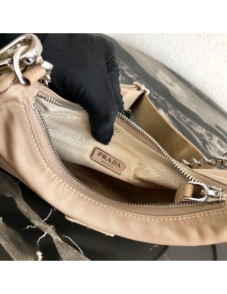 Prada Bags P83890 22X12X6cm