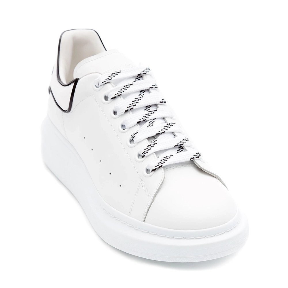 Alexander McQueen Oversized Sneaker in White black,ALEXANDER MCQUEEN
