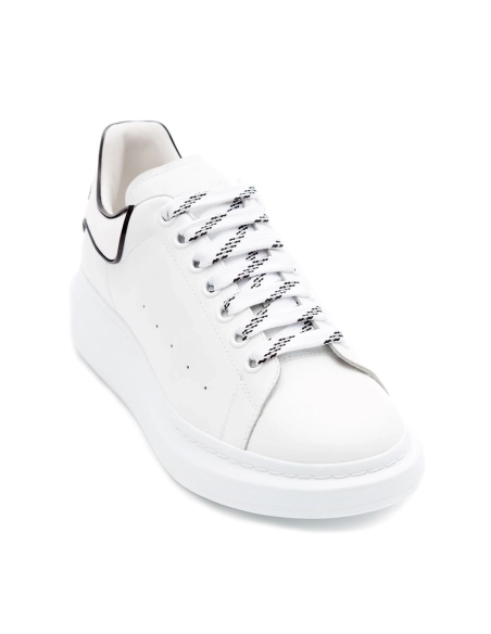 Alexander McQueen Oversized Sneaker in White black,ALEXANDER MCQUEEN