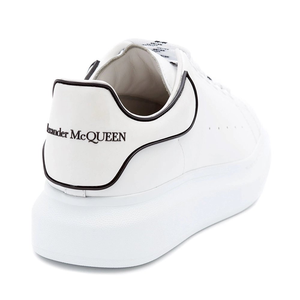 Alexander McQueen Oversized Sneaker in White black,ALEXANDER MCQUEEN