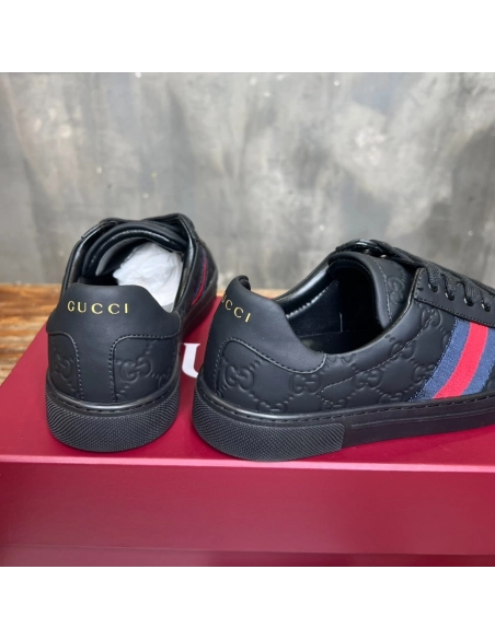 FashionStatement,GUCCI,IconicStyle,ItalianCraftsmanship,LuxuryFootwear,SNEAKER