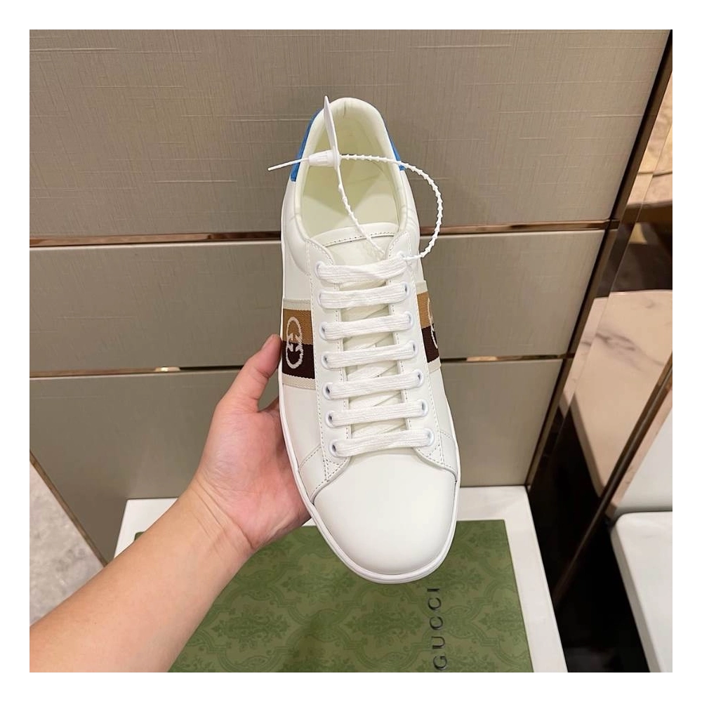 FashionStatement,GUCCI,IconicStyle,ItalianCraftsmanship,LuxuryFootwear,SNEAKER