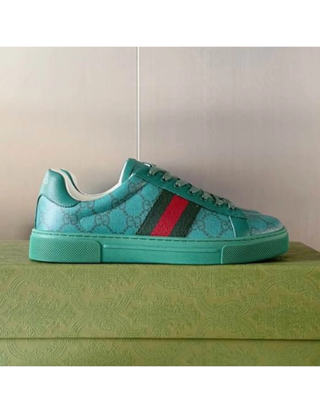 FashionStatement,GUCCI,IconicStyle,ItalianCraftsmanship,LuxuryFootwear,SNEAKER