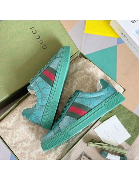 FashionStatement,GUCCI,IconicStyle,ItalianCraftsmanship,LuxuryFootwear,SNEAKER