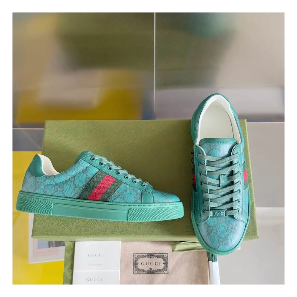 FashionStatement,GUCCI,IconicStyle,ItalianCraftsmanship,LuxuryFootwear,SNEAKER