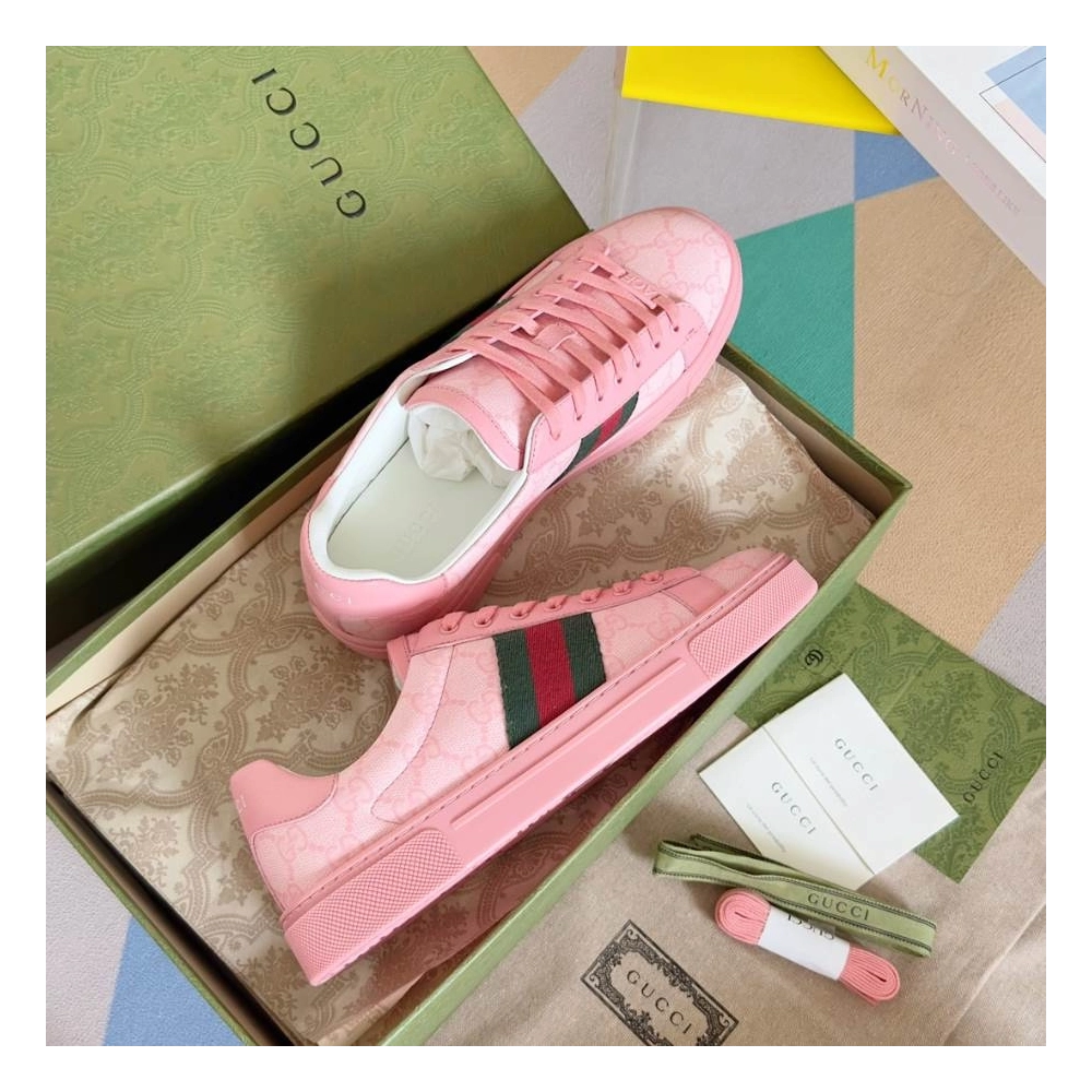 FashionStatement,GUCCI,IconicStyle,ItalianCraftsmanship,LuxuryFootwear,SNEAKER