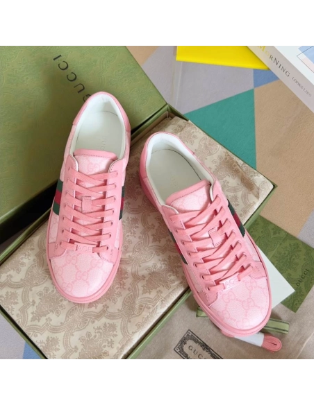 FashionStatement,GUCCI,IconicStyle,ItalianCraftsmanship,LuxuryFootwear,SNEAKER