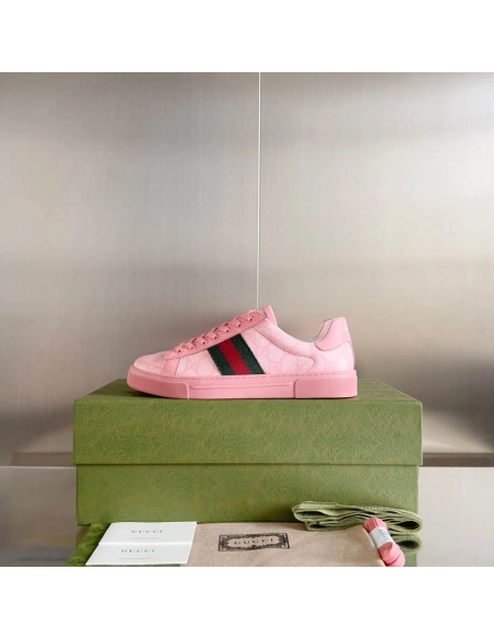 FashionStatement,GUCCI,IconicStyle,ItalianCraftsmanship,LuxuryFootwear,SNEAKER