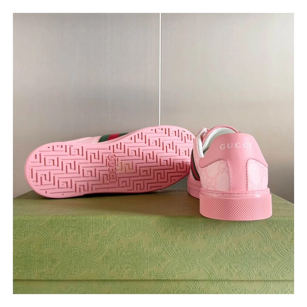 FashionStatement,GUCCI,IconicStyle,ItalianCraftsmanship,LuxuryFootwear,SNEAKER