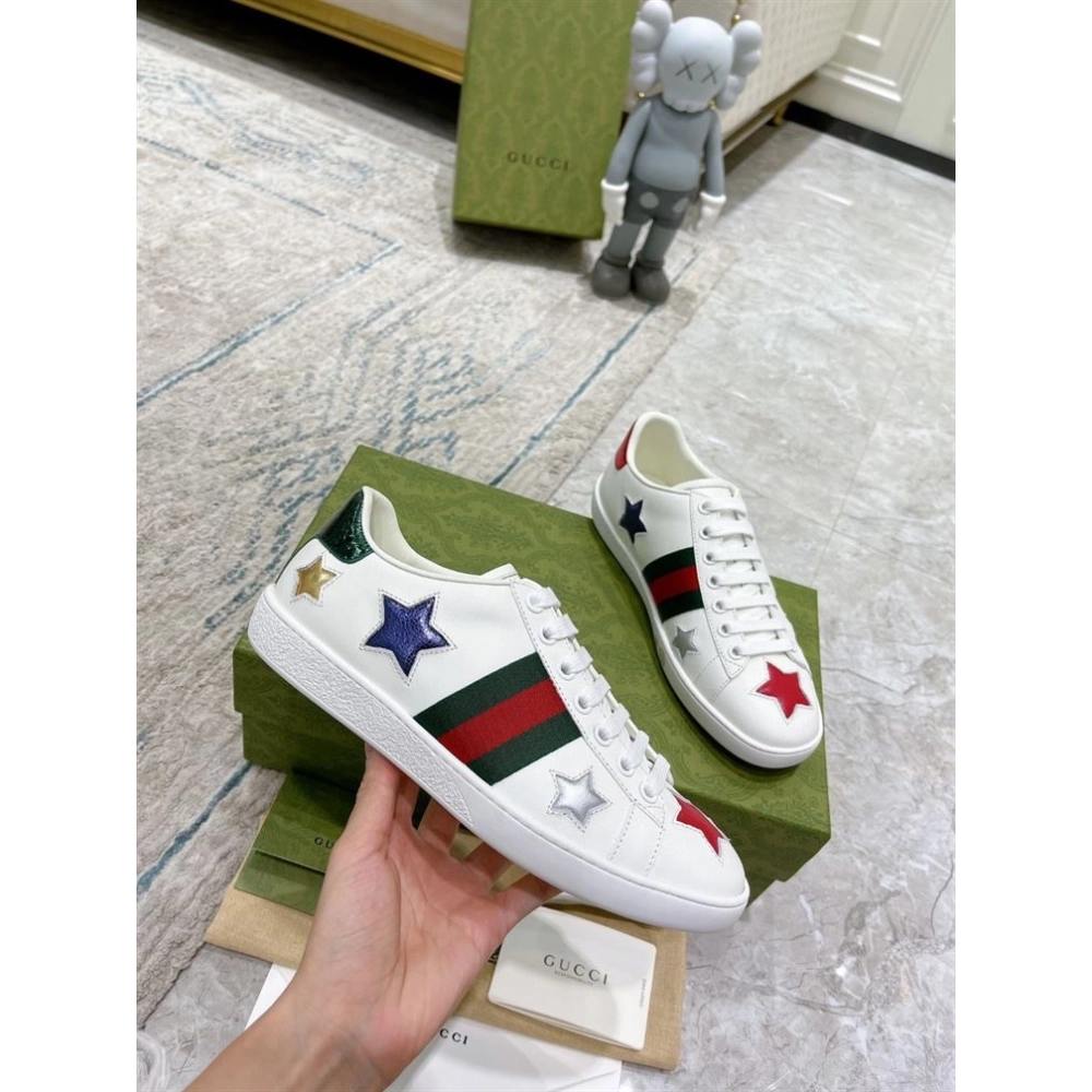 GUCCI,IconicStyle,ItalianCraftsmanship,LOW-TOP,LuxuryFootwear,SNEAKER