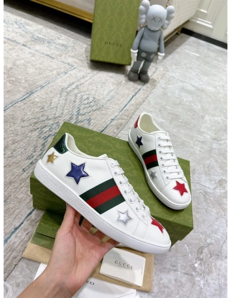 GUCCI,IconicStyle,ItalianCraftsmanship,LOW-TOP,LuxuryFootwear,SNEAKER