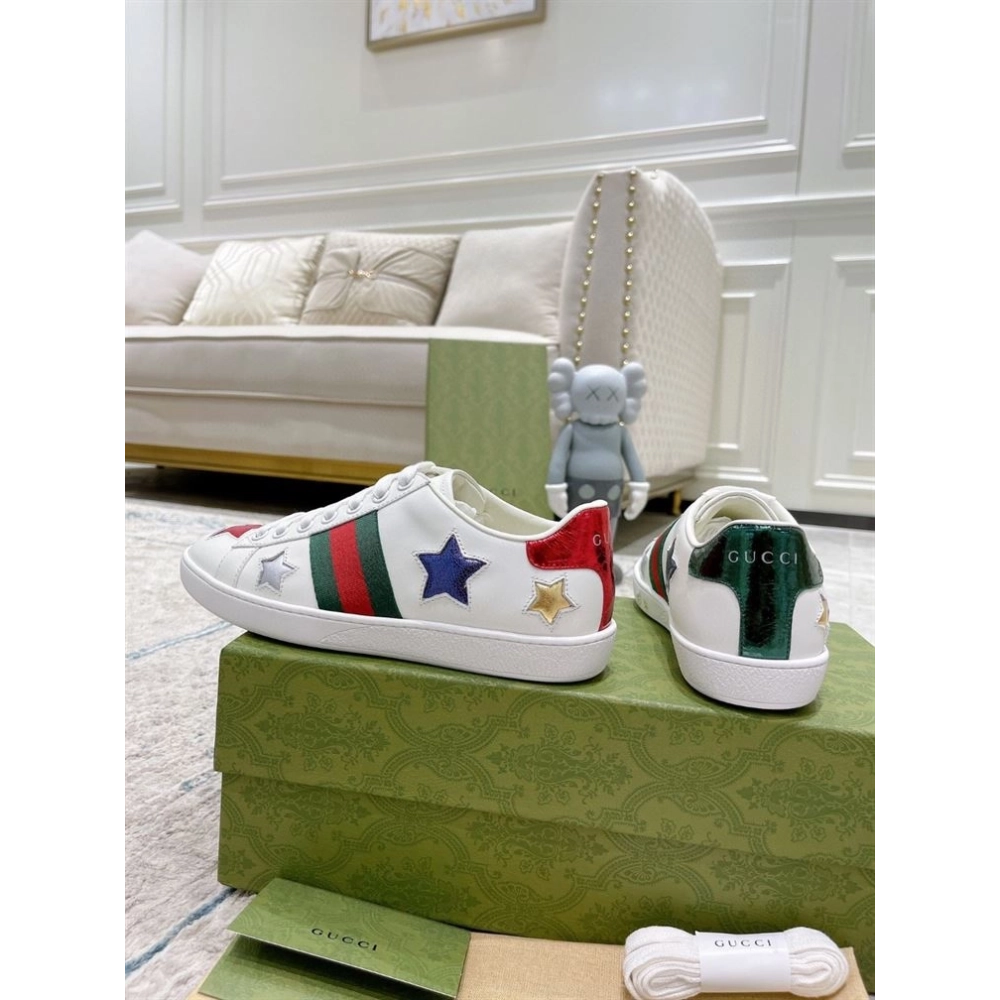GUCCI,IconicStyle,ItalianCraftsmanship,LOW-TOP,LuxuryFootwear,SNEAKER