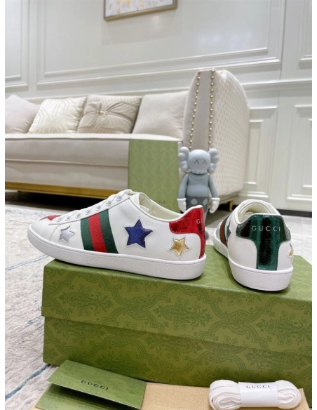 GUCCI,IconicStyle,ItalianCraftsmanship,LOW-TOP,LuxuryFootwear,SNEAKER