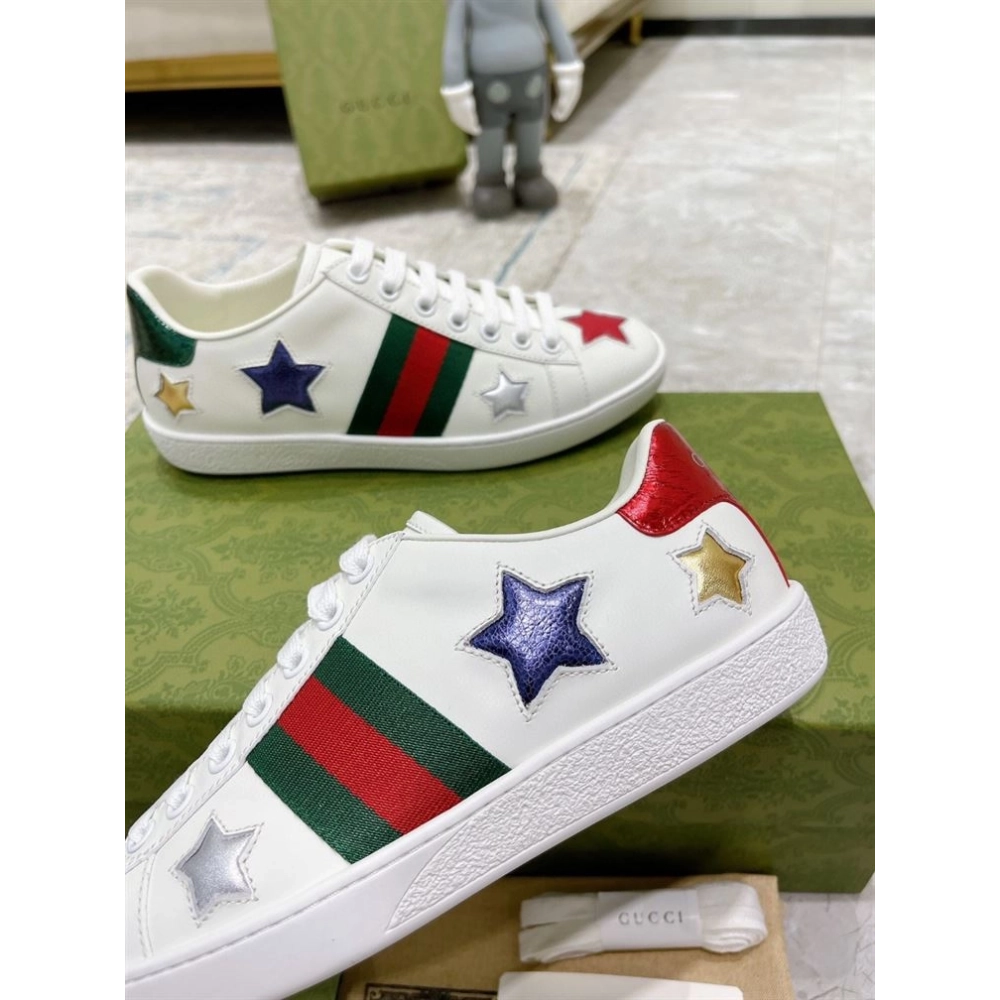 GUCCI,IconicStyle,ItalianCraftsmanship,LOW-TOP,LuxuryFootwear,SNEAKER