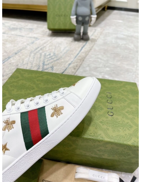 GUCCI,IconicStyle,ItalianCraftsmanship,LOW-TOP,LuxuryFootwear,SNEAKER