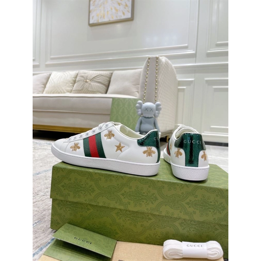 GUCCI,IconicStyle,ItalianCraftsmanship,LOW-TOP,LuxuryFootwear,SNEAKER