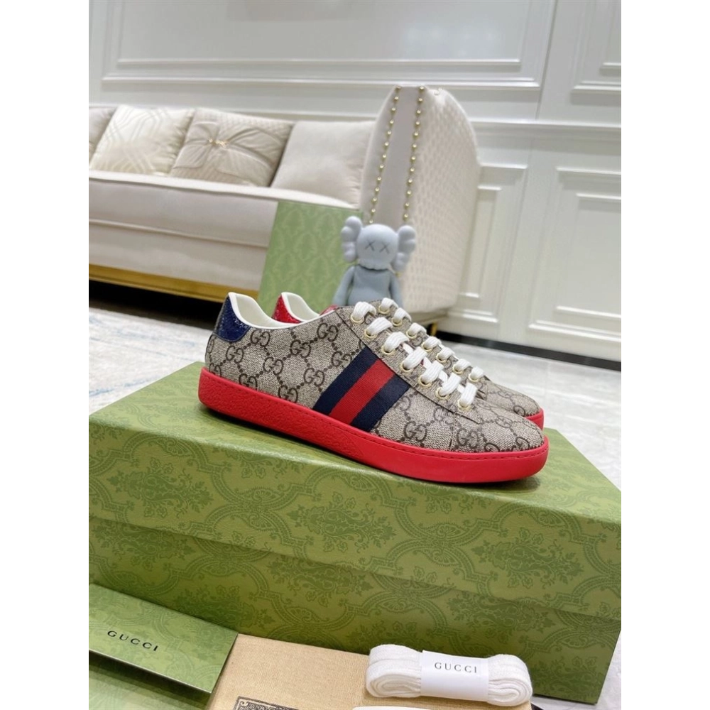 GUCCI,Lowtop,LuxuryFootwear,SNEAKER