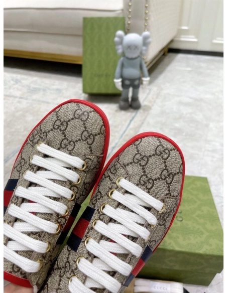 GUCCI,Lowtop,LuxuryFootwear,SNEAKER